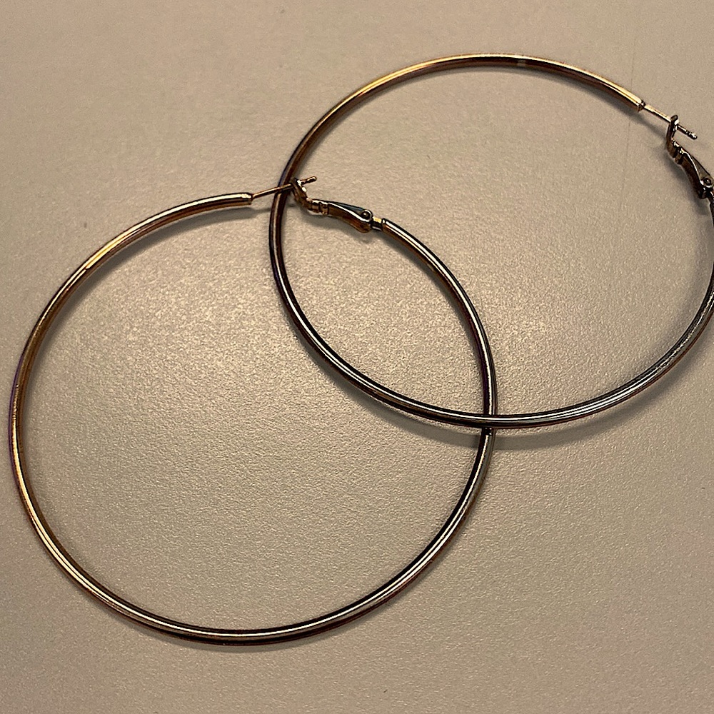 Large round hoop earrings in rose gold/gold tone